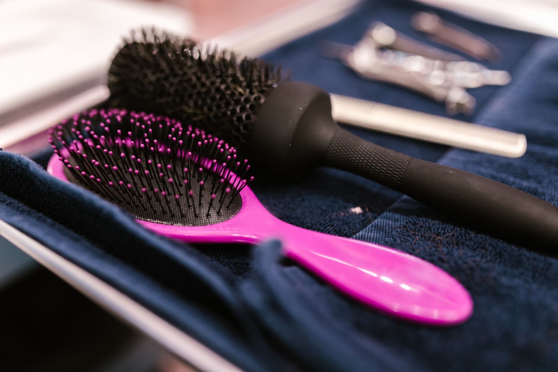 An air styling tool with barrel attachments on a plain surface
