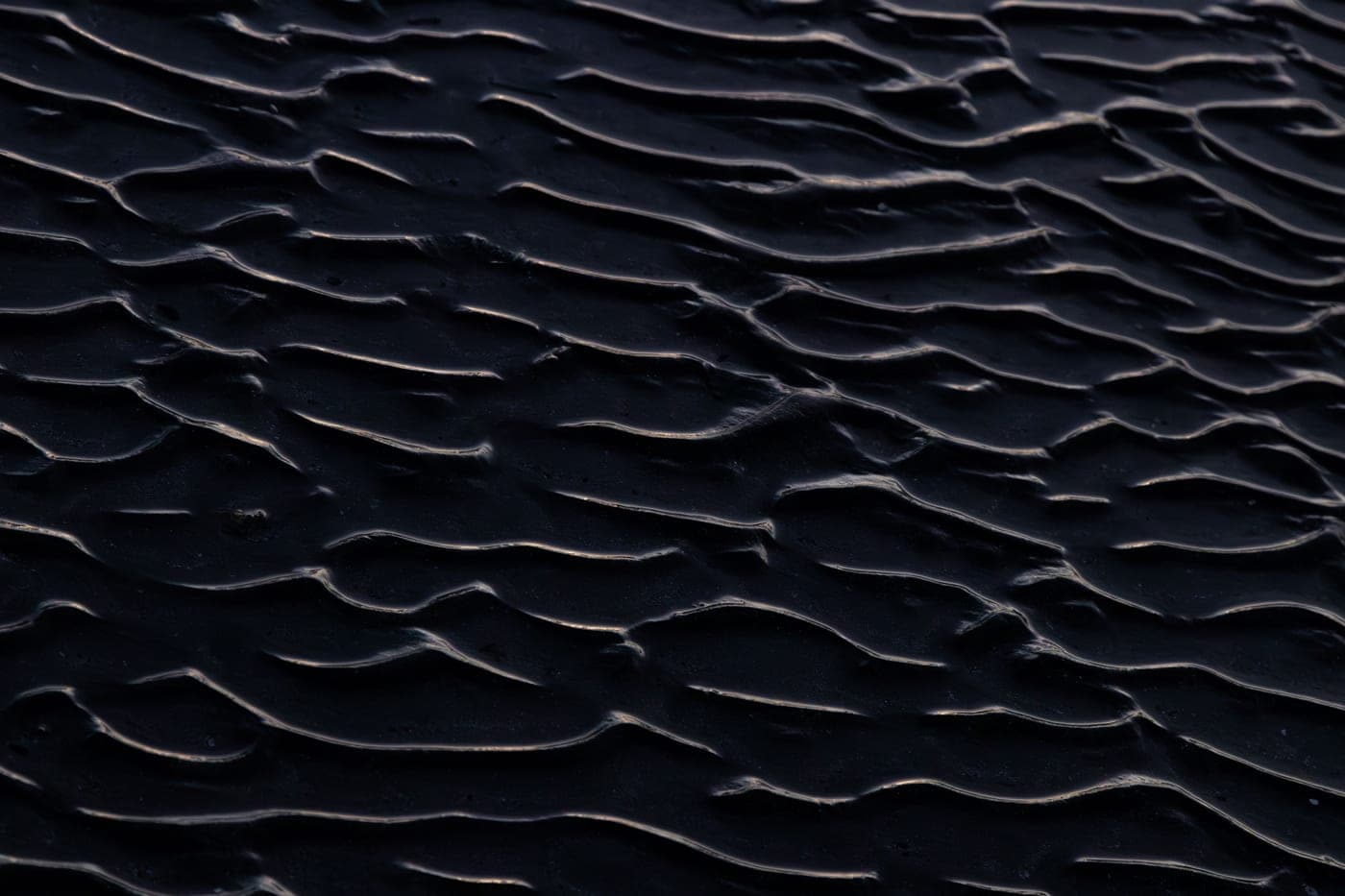 Hair with a deep, even wave pattern